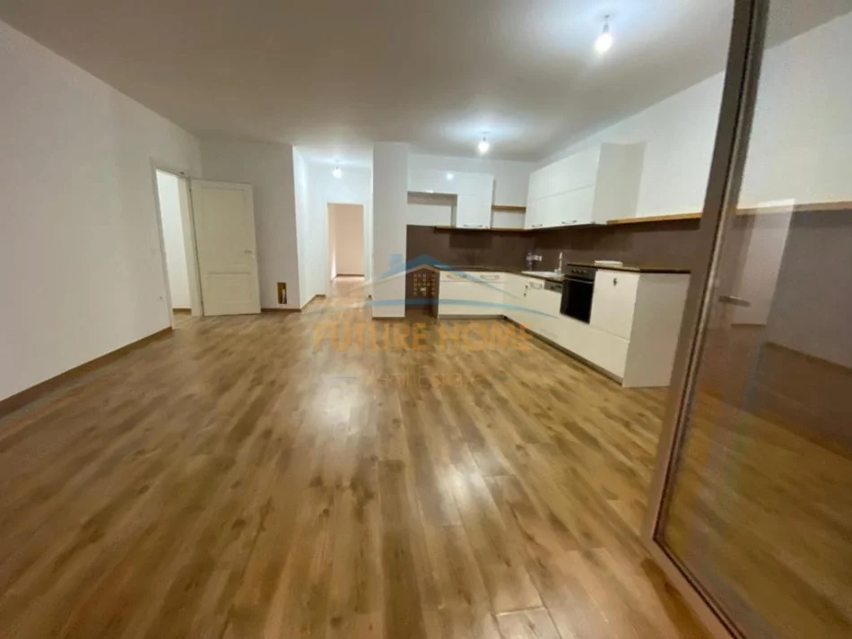 Tirane, jap me qera apartament 2+1+Ballkon Kati 2, 110 m² 900 € (Kompleksi Delijorgji)