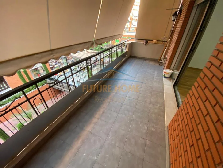 Tirane, jap me qera apartament 2+1+Ballkon Kati 2, 110 m² 900 € (Kompleksi Delijorgji)