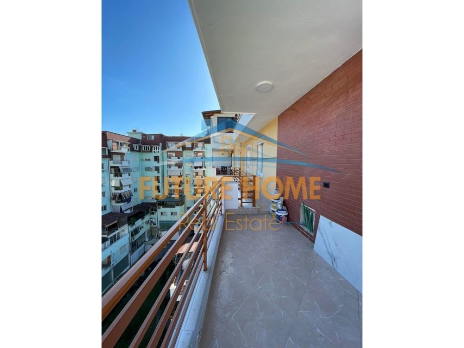 Tirane, jepet me qera apartament 2+1 Kati 7, 1.000 m² 1.000 € (Kopshti Botanik)