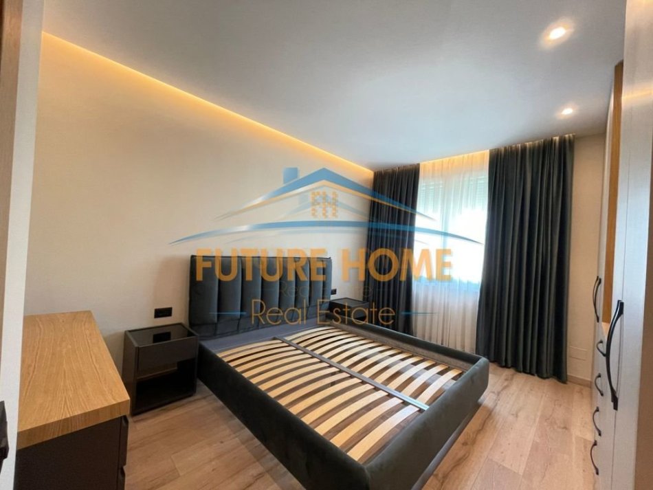 Tirane, jepet me qera apartament 2+1 Kati 7, 1.000 m² 1.000 € (Kopshti Botanik)