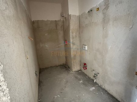 Tirane, shitet apartament 1+1 Kati 5, 60 m² 78.000 € (ISH DOGANA)