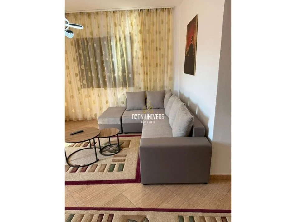 Tirane, jepet me qera apartament 3+1 Kati 4, 143 m² 500 € 