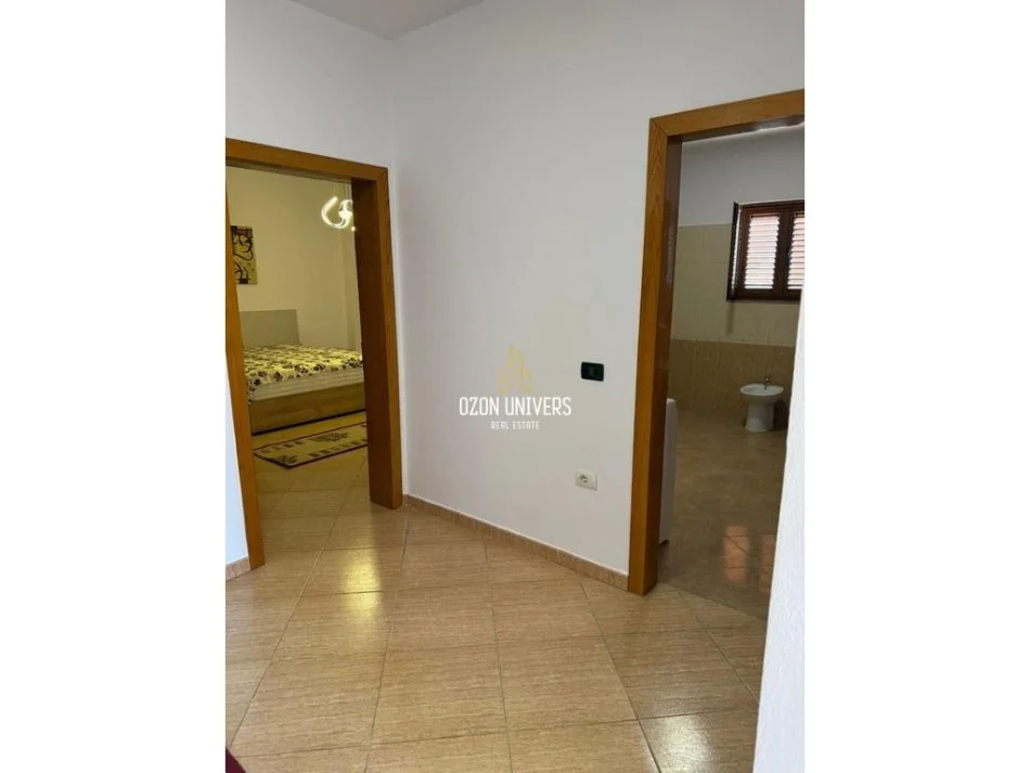 Tirane, jepet me qera apartament 3+1 Kati 4, 143 m² 500 € 