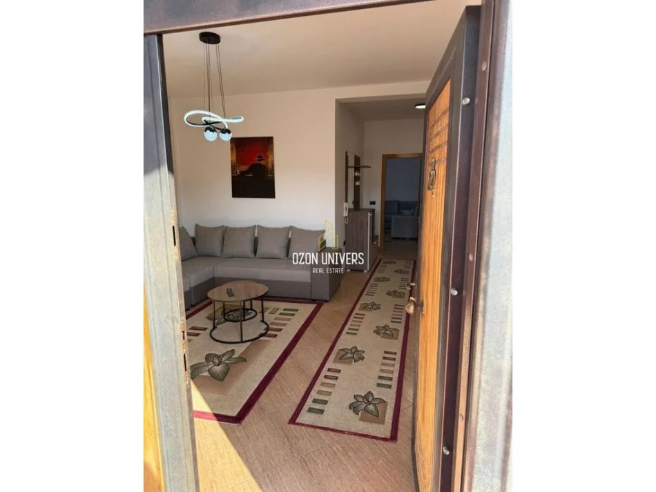 Tirane, jepet me qera apartament 3+1 Kati 4, 143 m² 500 € 