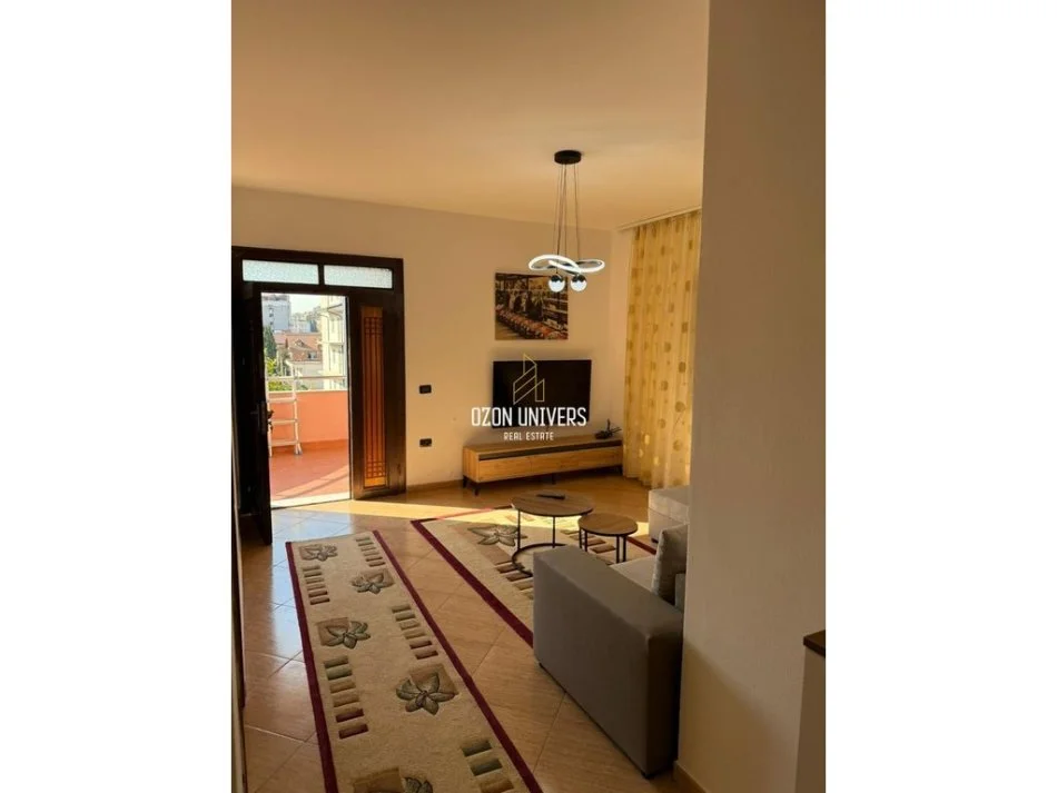 Tirane, jepet me qera apartament 3+1 Kati 4, 143 m² 500 € 