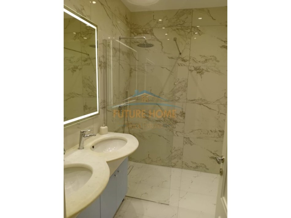 Tirane, jepet me qera apartament 2+1 Kati 5, 105 m² 1.150 € (Shallvaret)