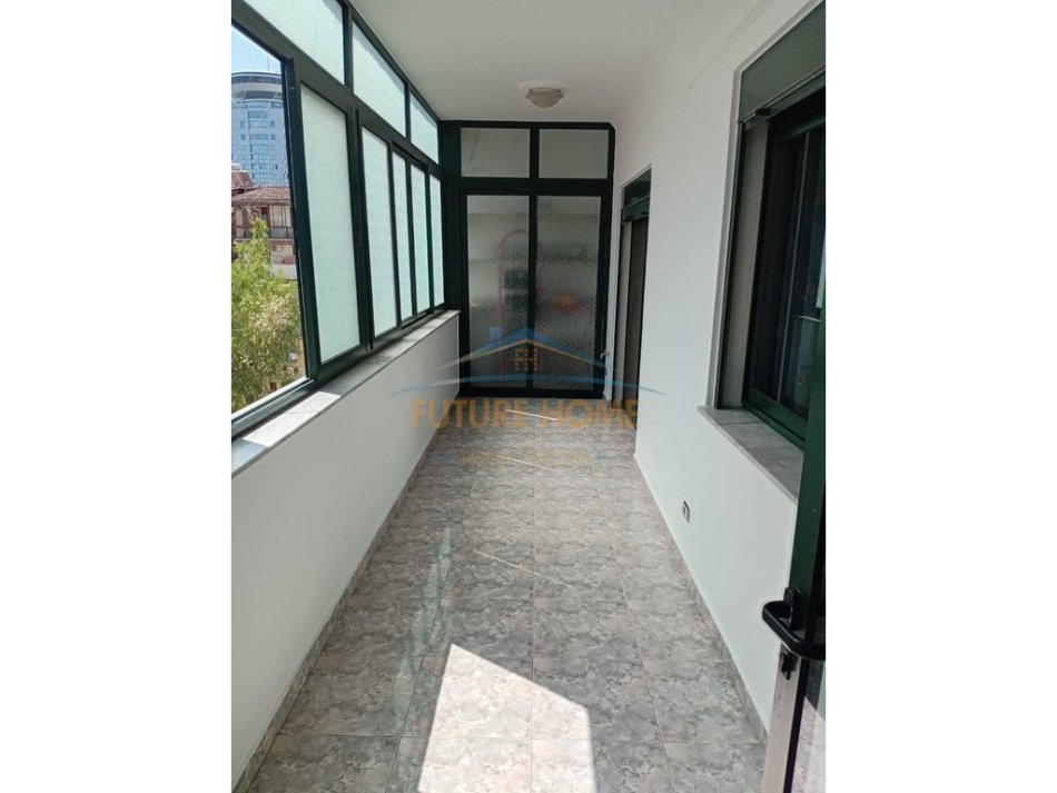 Tirane, jepet me qera apartament 2+1 Kati 5, 105 m² 1.150 € (Shallvaret)