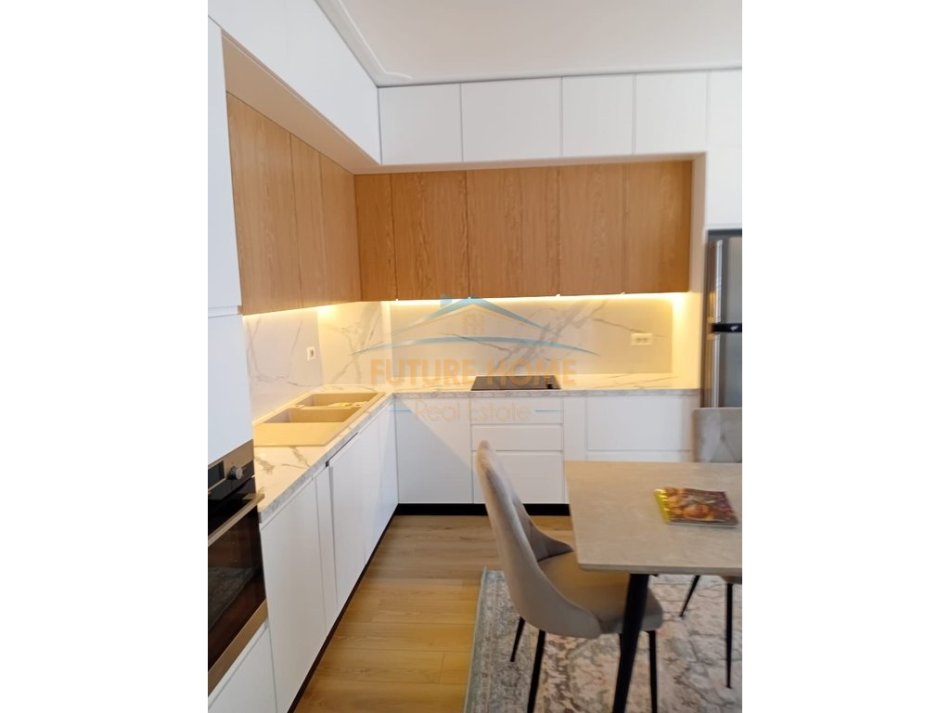 Tirane, jepet me qera apartament 2+1 Kati 5, 105 m² 1.150 € (Shallvaret)