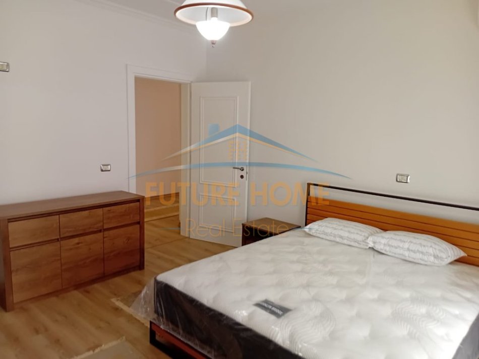 Tirane, jepet me qera apartament 2+1 Kati 5, 105 m² 1.150 € (Shallvaret)