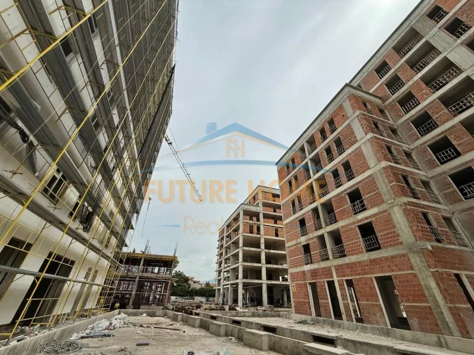 Tirane, shes apartament 1+1 Kati 5, 60 m² 81.000 € (PRANE ISH DOGANES)