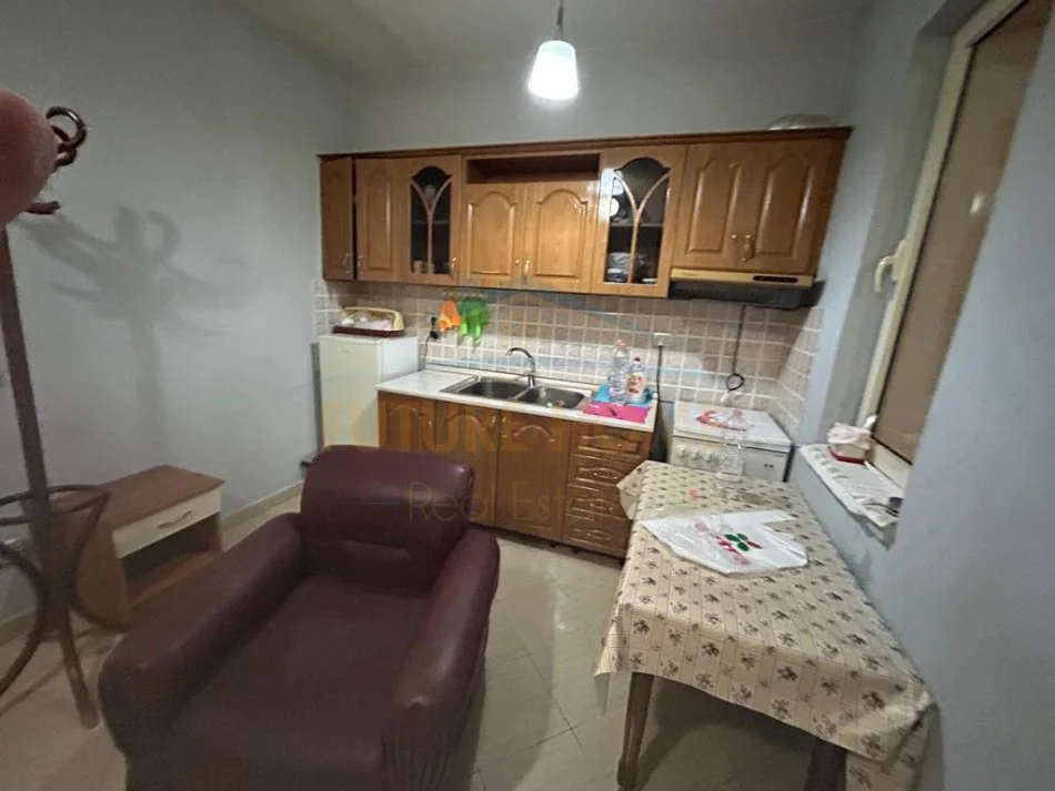 Durres, jepet me qera ambjent biznesi Kati 2, 800 € (Muzeumi, Durres)