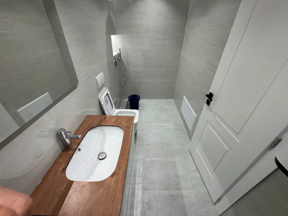 Tirane, jepet me qera apartament Kati 11, 104 m² 700 € (Rruga Tish Dahia)
