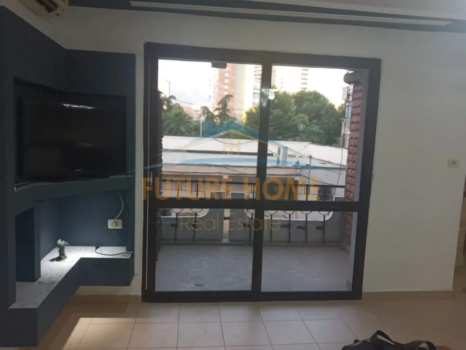 Tirane, jepet me qera zyre Kati 2, 67 m² 900 € 