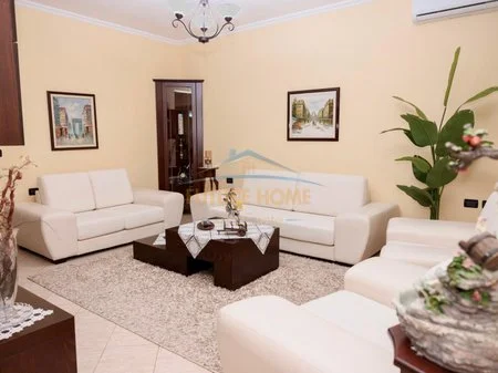 Qera, Ndertese Private, Rruga Fortuzi, Tirane. AREA53869