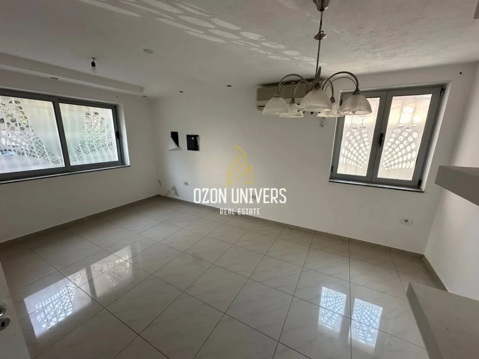 Tirane, jepet me qera ambjent biznesi Kati 0, 100 m² 800 € (rruge durrsi)