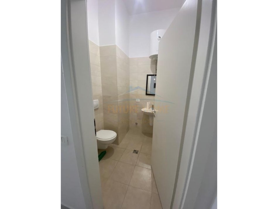 Tirane, jepet me qera ambjent biznesi Kati 0, 32 m² 250 € 