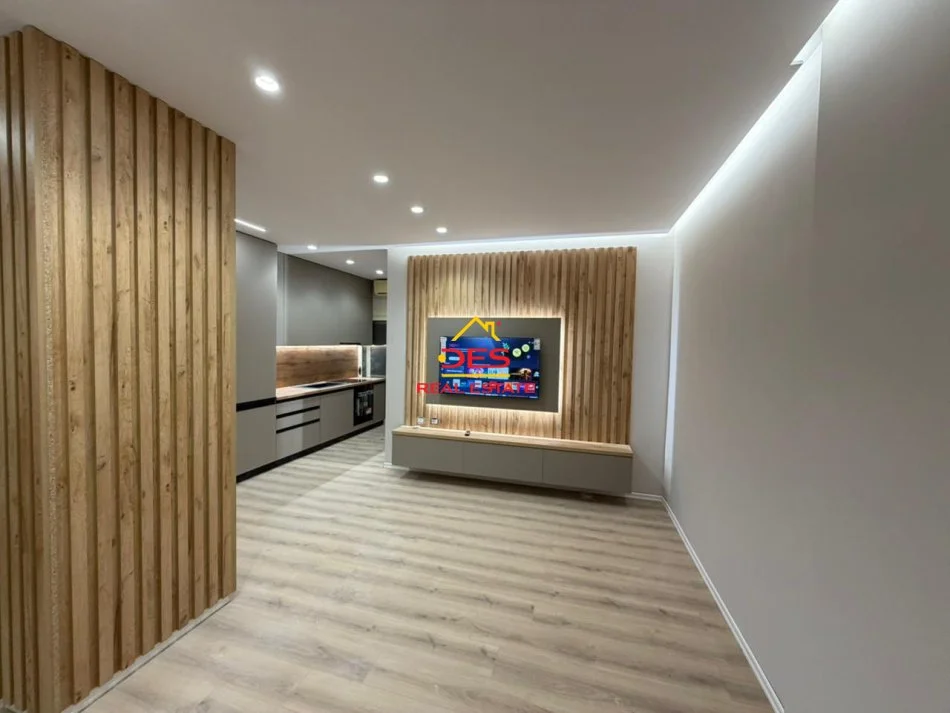 Vlore, shitet garsonier Kati 2, 43 m² 90.000 € (Rruga Dhimitër Konomi)