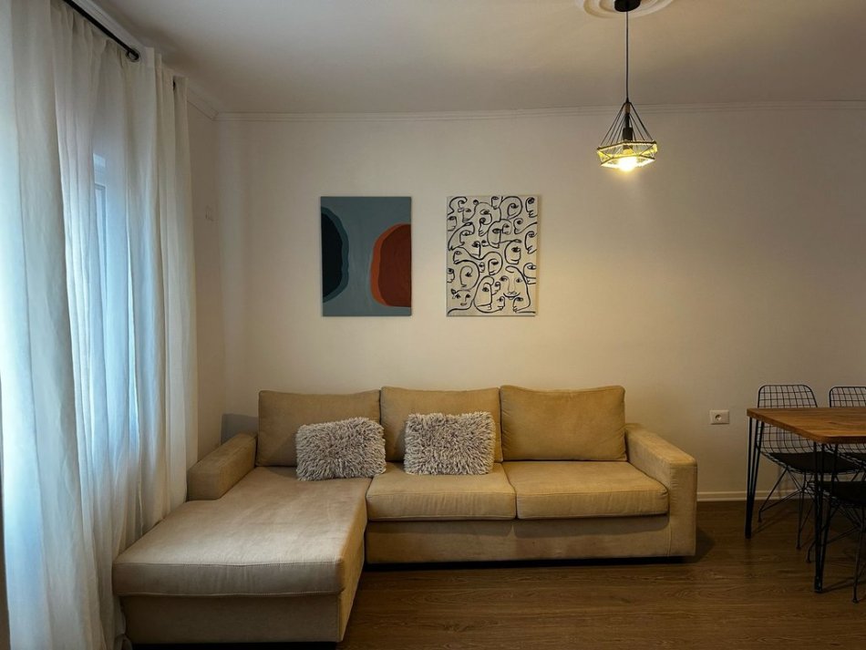Tirane, jepet me qera apartament 1+1 Kati 5, 60 m² 600 € 