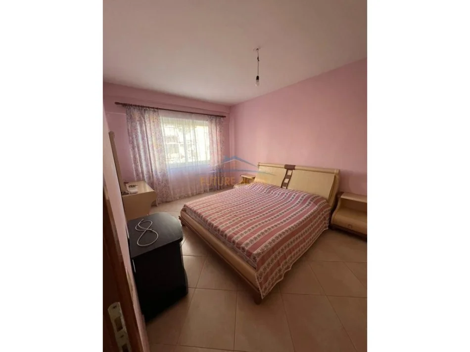 Tirane, jepet me qera apartament 2+1 Kati 2, 114 m² 650 € 