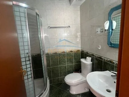 Tirane, jepet me qera apartament 2+1 Kati 2, 114 m² 650 € 