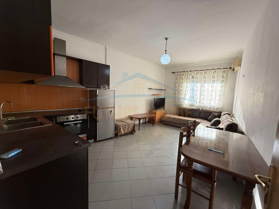 Tirane, jepet me qera apartament 1+1 Kati 3, 70 m² 350 € 