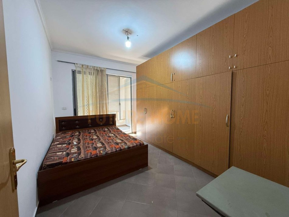 Tirane, jepet me qera apartament 1+1 Kati 3, 70 m² 350 € 