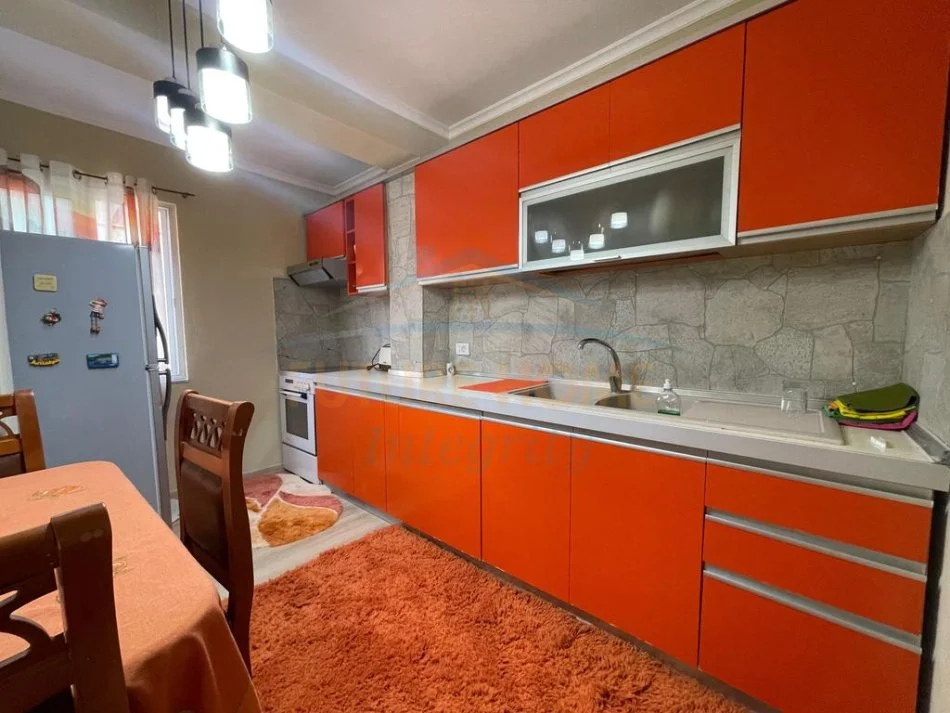 Tirane, jepet me qera apartament 2+1 Kati 3, 66 m² 650 € 