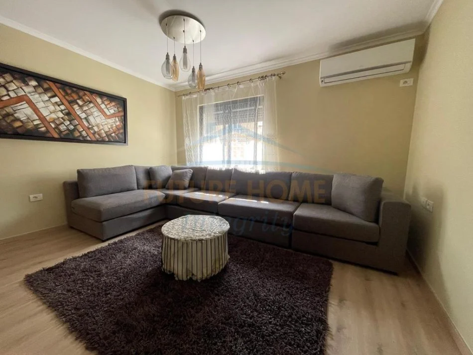 Tirane, jepet me qera apartament 2+1 Kati 3, 66 m² 650 € 