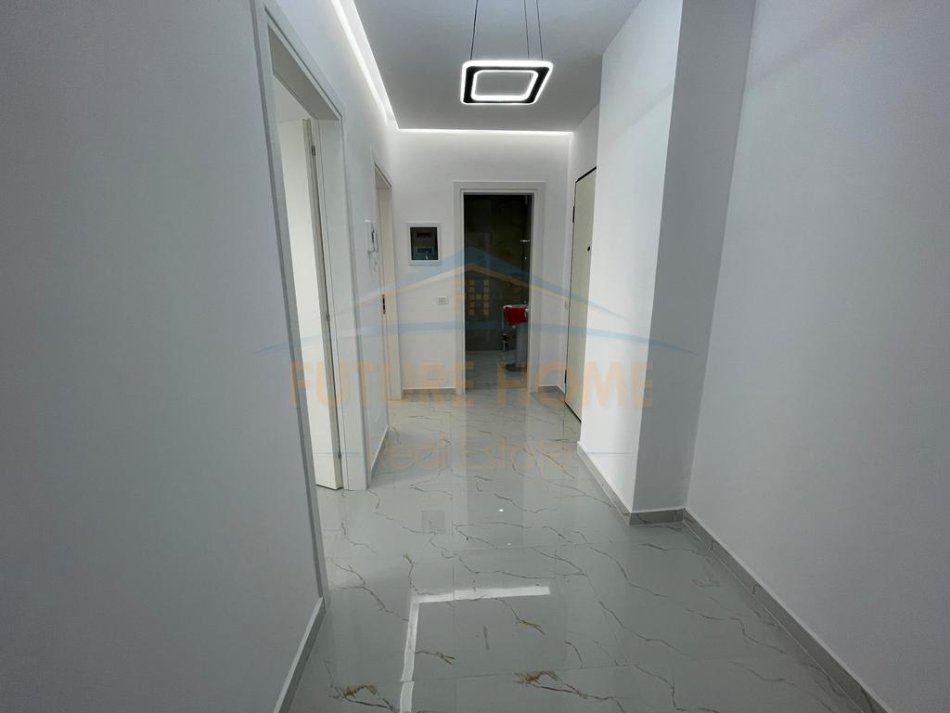 Tirane, jepet me qera ambjent biznesi Kati 1, 90 m² 1.000 € 
