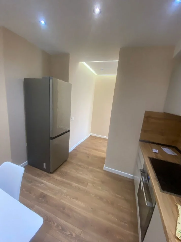 Tirane, jepet me qera apartament 1+1 Kati 5, 65 m² 700 € 