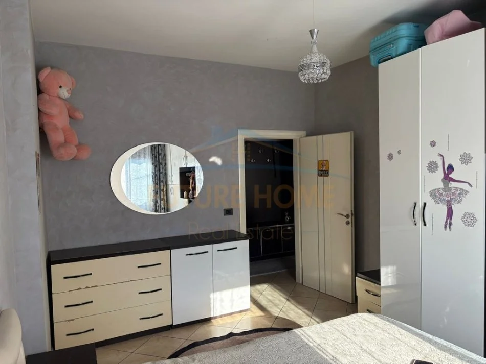 Durres, jepet me qera apartament 1+1 Kati 4, 55 m² 400 € (Markata , Durres.)