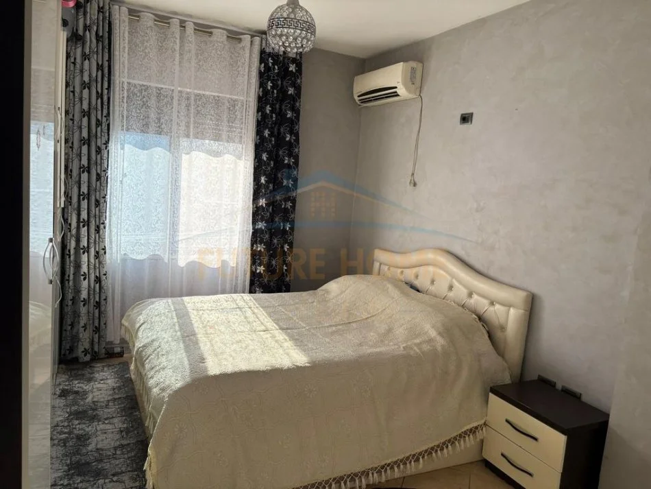 Durres, jepet me qera apartament 1+1 Kati 4, 55 m² 400 € (Markata , Durres.)