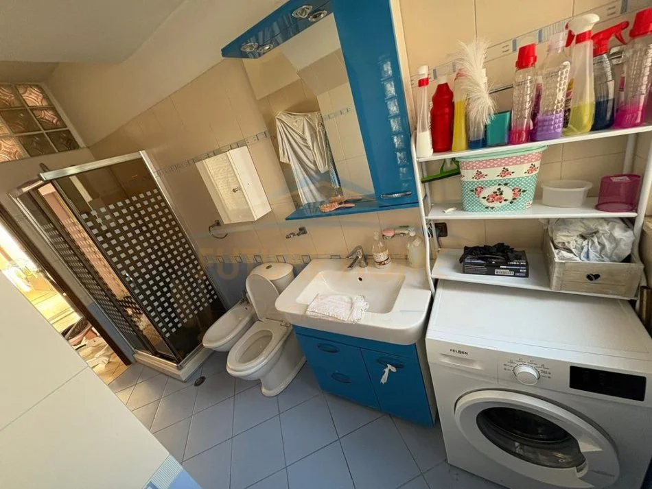 Durres, jepet me qera apartament 1+1 Kati 4, 55 m² 400 € (Markata , Durres.)