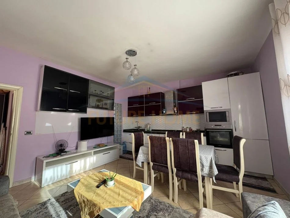 Durres, jepet me qera apartament 1+1+Aneks Kati 4, 55 m² 400 € (Markata,durres)