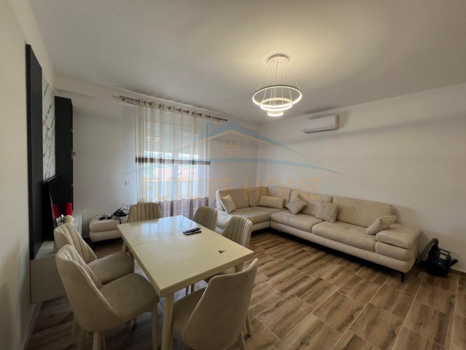 Durres, shitet apartament 1+1+Ballkon Kati 6, 82 m² 136.000 €