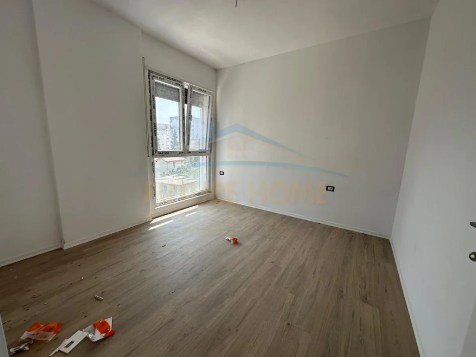 Tirane, shitet apartament 2+1+Ballkon Kati 3, 107 m² 183.260 € (Bulevardi i Ri)