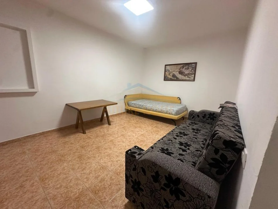 Tirane, jepet me qera apartament 2+1 Kati 2, 76 m² 400 € 