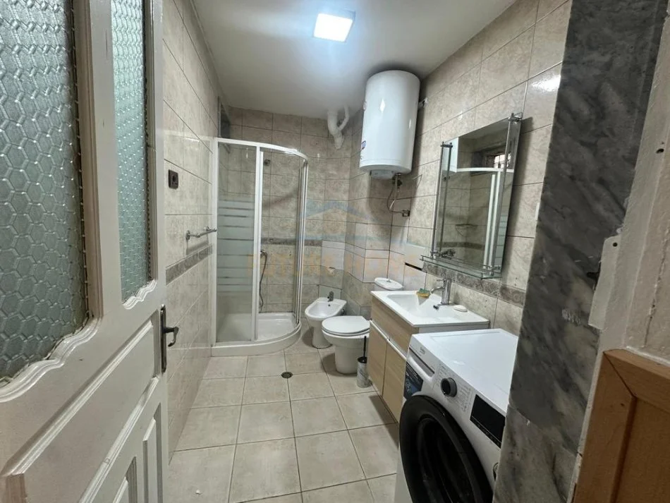 Tirane, jepet me qera apartament 2+1 Kati 2, 76 m² 400 € 