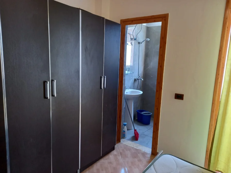 Tirane, jepet me qera apartament 1+1 Kati 4, 70 m² 350 € (Vila L Astir tek Pasticeri Nela)