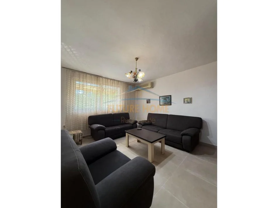 Tirane, jepet me qera apartament 3+1 Kati 4, 81 m² 600 € 