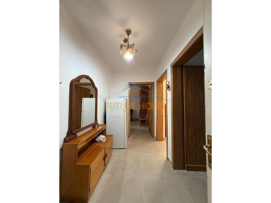 Tirane, jepet me qera apartament 3+1+Ballkon Kati 4, 81 m² 600 € 