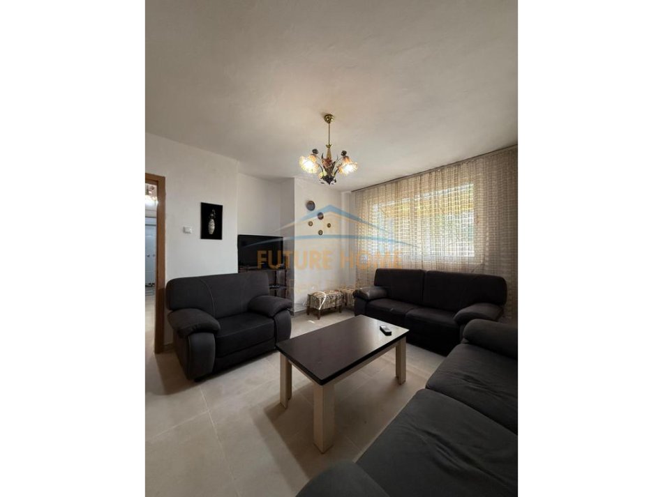 Tirane, jepet me qera apartament 3+1 Kati 4, 81 m² 600 € (21Dhjetori, pranë Mozaikut të Tiranës)