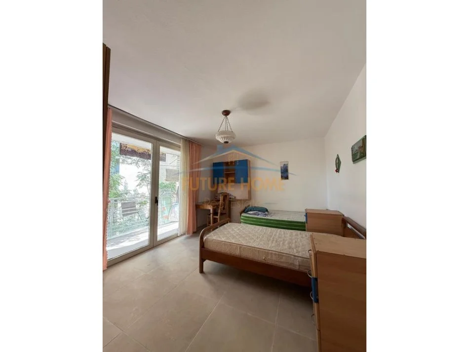 Tirane, jepet me qera apartament 3+1 Kati 4, 81 m² 600 € 