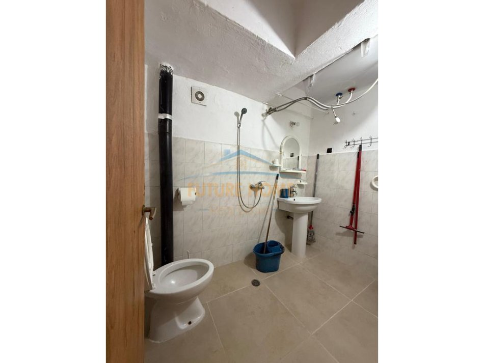 Tirane, jepet me qera apartament 3+1 Kati 4, 81 m² 600 € (21Dhjetori, pranë Mozaikut të Tiranës)