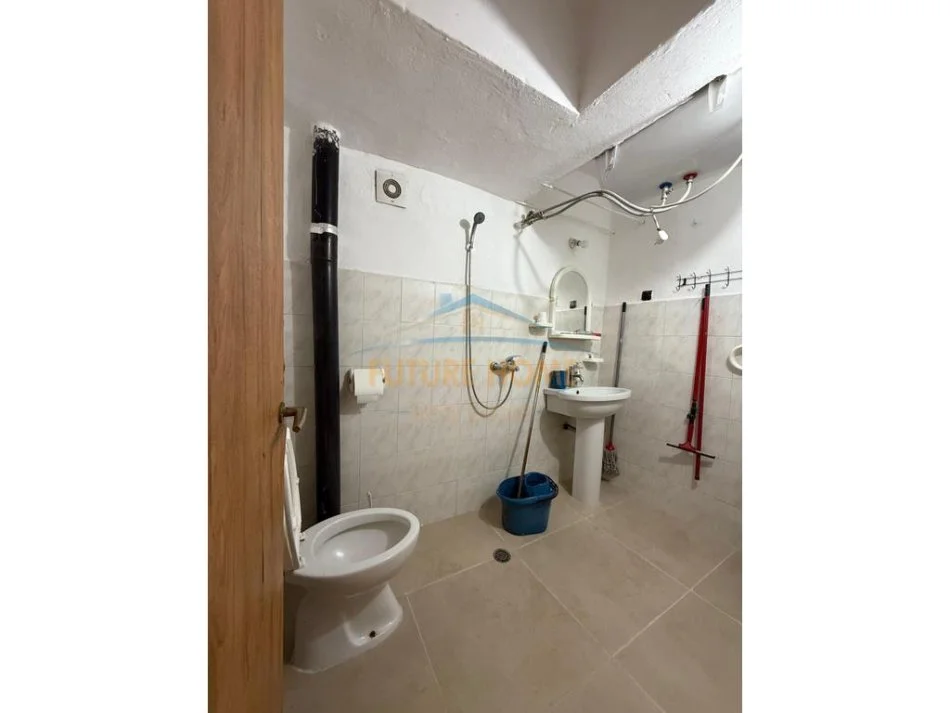 Tirane, jepet me qera apartament 3+1 Kati 4, 81 m² 600 € 