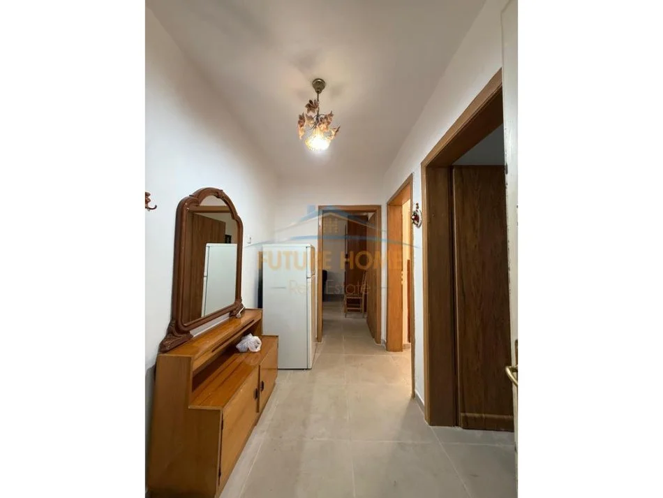 Tirane, jepet me qera apartament 3+1+Ballkon Kati 4, 81 m² 600 € 