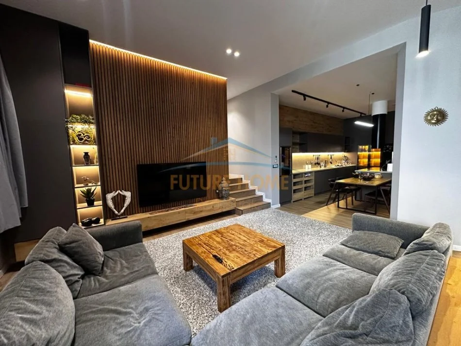 Tirane, shitet apartament 4+1 Kati 1, 220 m² 800.000 € 