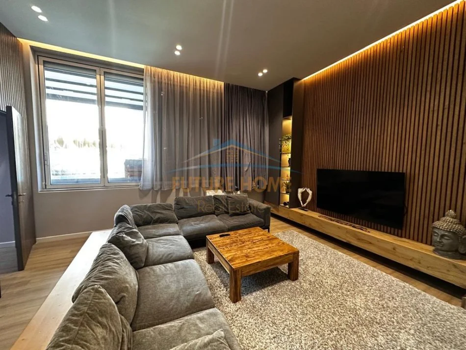 Tirane, shitet apartament+verande | Penthouse 4+1 Kati 1, 220 m² 800.000 € 