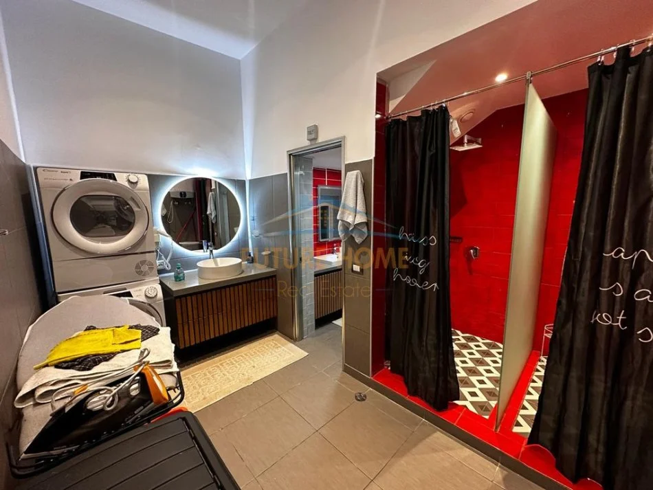 Tirane, shitet apartament 4+1 Kati 1, 220 m² 790.000 €