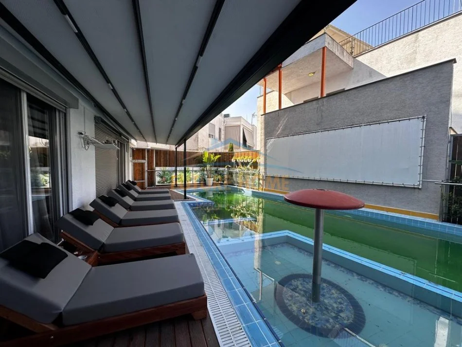 Tirane, shitet apartament 4+1+Ballkon Kati 1, 220 m² 790.000 €